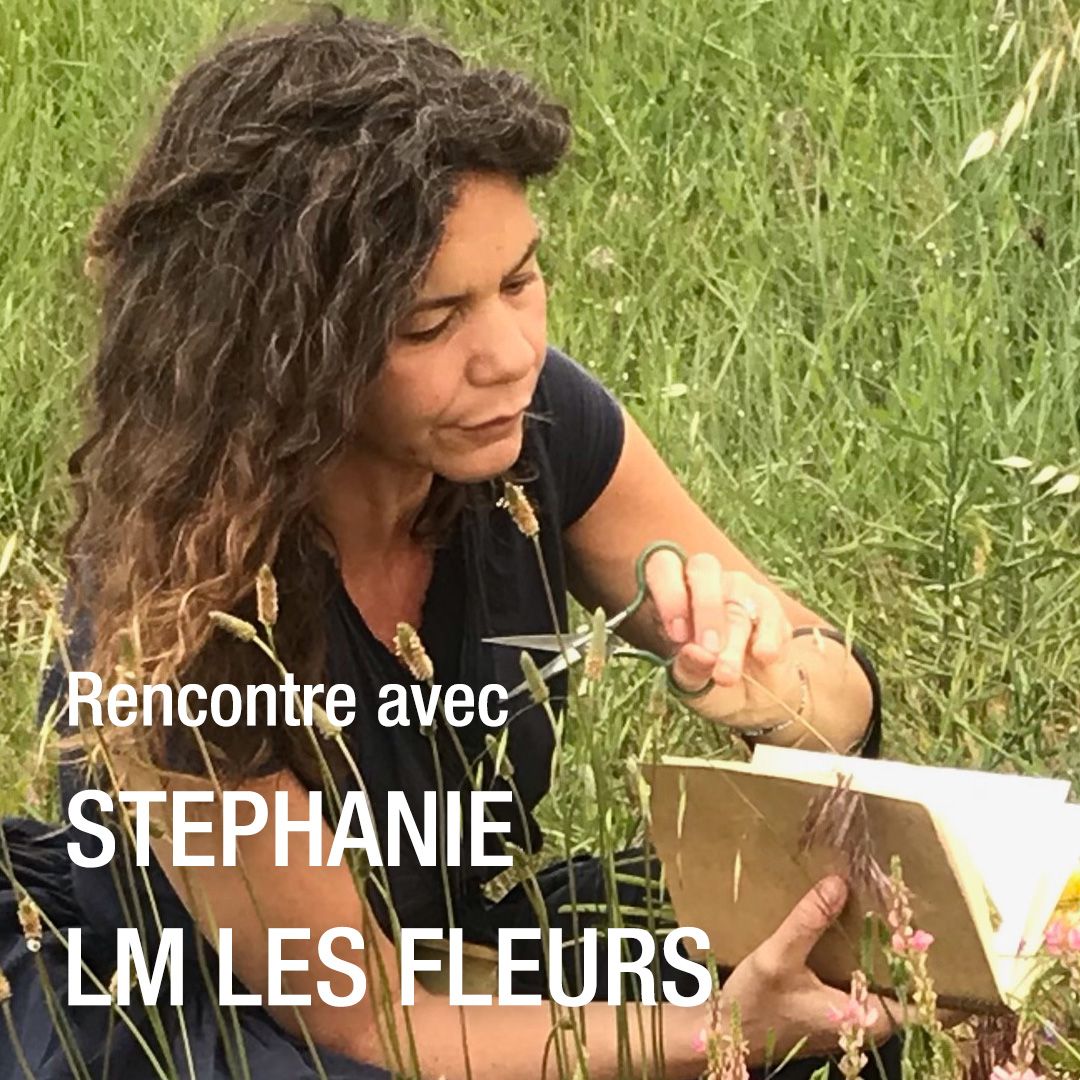 Stéphanie aime les fleurs